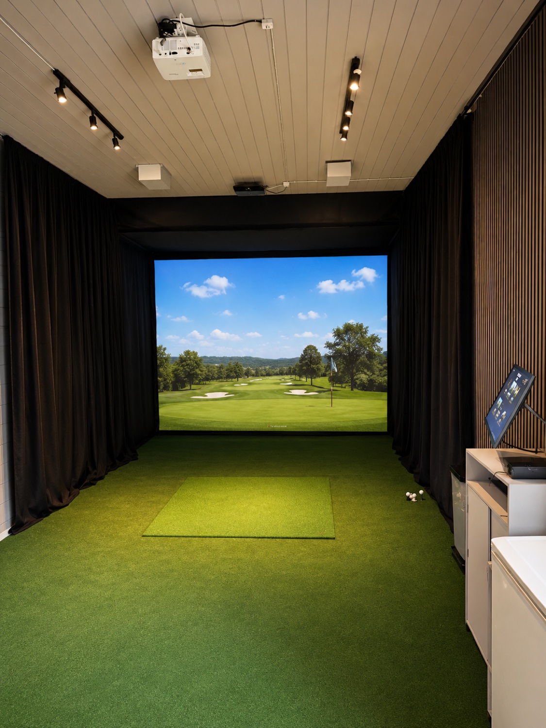 Bay 01 — Hamar Golf privat simulatorrom med Trackman iO